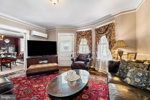 Living - 207 Williams St, Berlin, MD 21811 photo 2 of 3