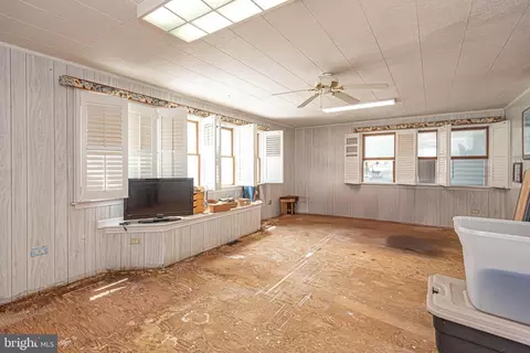 Living - 17 Burley St, Berlin, MD 21811 photo 7 of 8