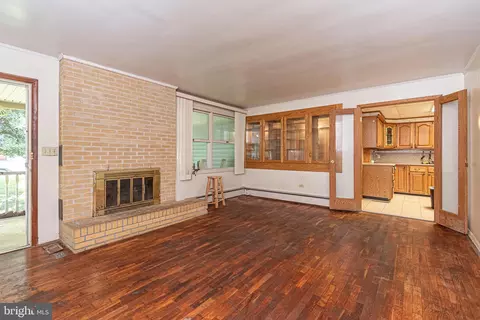 Living - 17 Burley St, Berlin, MD 21811 photo 2 of 8