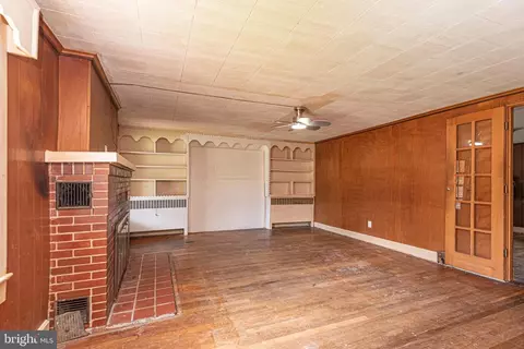 Living - 19 Burley St, Berlin, MD 21811 photo 15 of 15