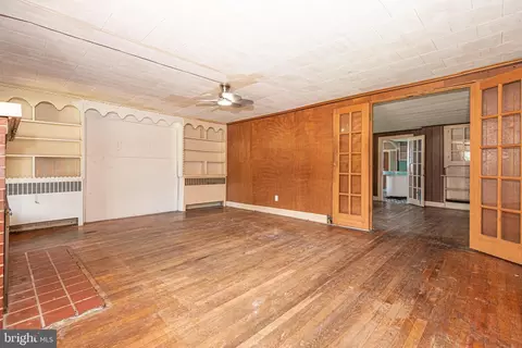 Living - 19 Burley St, Berlin, MD 21811 photo 11 of 15