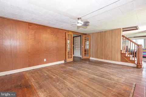 Living - 19 Burley St, Berlin, MD 21811 photo 9 of 15
