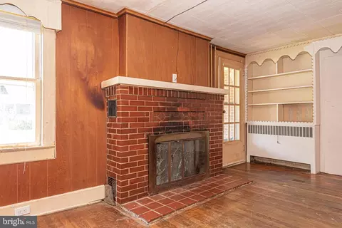 Living - 19 Burley St, Berlin, MD 21811 photo 13 of 15