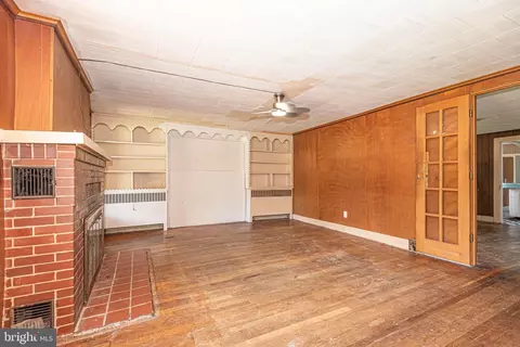 Living - 19 Burley St, Berlin, MD 21811 photo 12 of 15