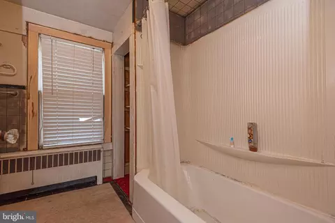 Bath - 19 Burley St, Berlin, MD 21811 photo 4 of 6