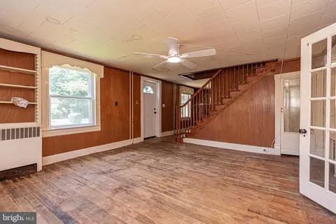 Living - 19 Burley St, Berlin, MD 21811 photo 4 of 15