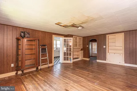 Living - 19 Burley St, Berlin, MD 21811 photo 6 of 15