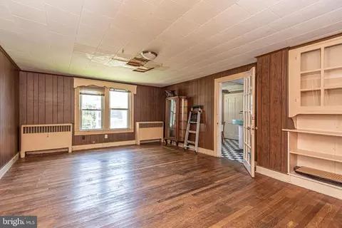 Living - 19 Burley St, Berlin, MD 21811 photo 5 of 15