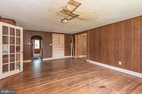 Living - 19 Burley St, Berlin, MD 21811 photo 7 of 15