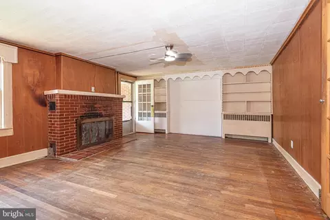 Living - 19 Burley St, Berlin, MD 21811 photo 8 of 15