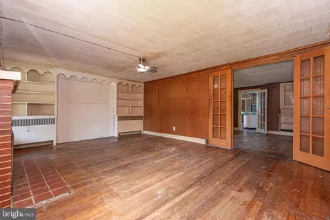 Living - 19 Burley St, Berlin, MD 21811 photo 14 of 15