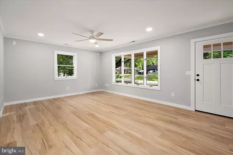 Living - 100 Esham Ave, Berlin, MD 21811 photo 3 of 6
