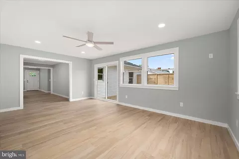 Living - 100 Esham Ave, Berlin, MD 21811 photo 6 of 6