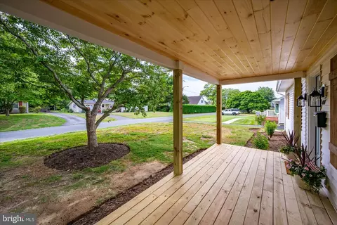 Exterior - 100 Esham Ave, Berlin, MD 21811 photo 8 of 17