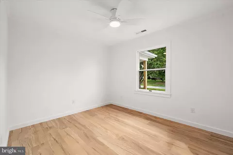 Bedroom - 100 Esham Ave, Berlin, MD 21811 photo 6 of 7