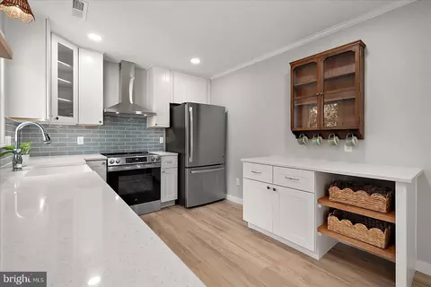 Kitchen - 100 Esham Ave, Berlin, MD 21811 photo 2 of 5
