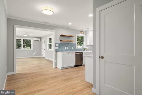 Entry Way - 100 Esham Ave, Berlin, MD 21811 photo 1 of 2