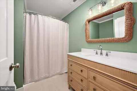 Bath - 100 Esham Ave, Berlin, MD 21811 photo 3 of 4