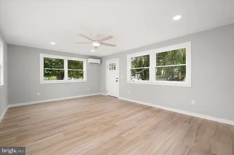Living - 100 Esham Ave, Berlin, MD 21811 photo 5 of 6