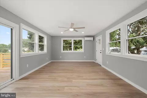Living - 100 Esham Ave, Berlin, MD 21811 photo 4 of 6