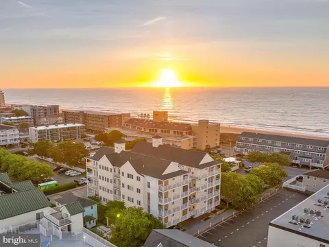 11 54th St #203, Ocean City, MD 21842