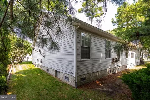 Exterior - 1 Links Ln, Berlin, MD 21811 photo 8 of 9