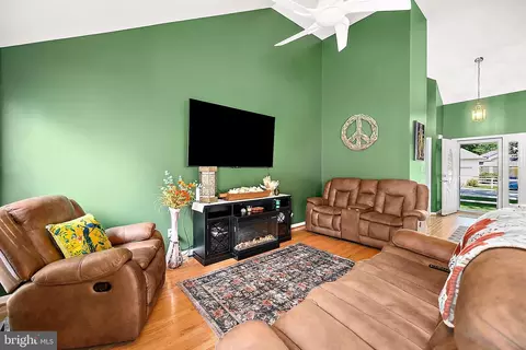 Living - 1 Links Ln, Berlin, MD 21811 photo 1 of 1
