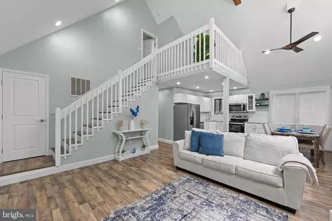 Entry Way - 72 Newport Dr, Ocean Pines, MD 21811 photo 4 of 12