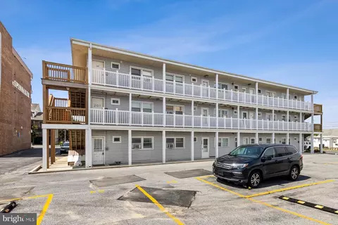 12 72nd St #101, Ocean City, MD 21842