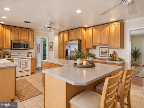Kitchen - 10541 Shady Dr, Berlin, MD 21811 photo 1 of 6