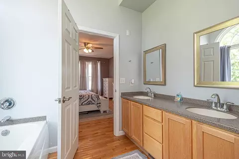 Bath - 10671 Cathell Rd, Berlin, MD 21811 photo 2 of 7
