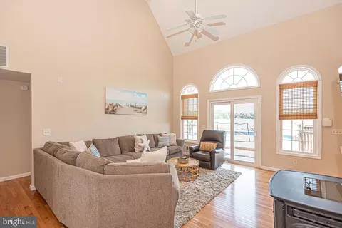 Living - 10671 Cathell Rd, Berlin, MD 21811 photo 2 of 3