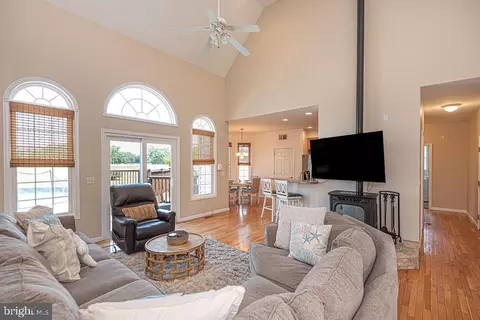 Living - 10671 Cathell Rd, Berlin, MD 21811 photo 1 of 3