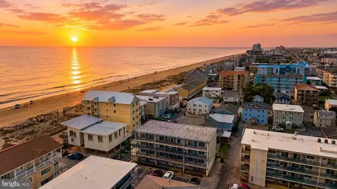 5 44th St #102, Ocean City, MD 21842