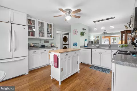Kitchen - 180 Teal Cir, Ocean Pines, MD 21811 photo 3 of 5