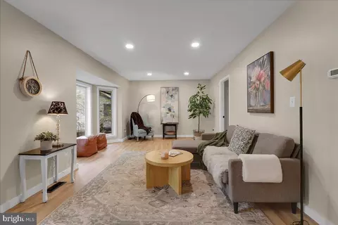 Living - 10 Stonemeadow Ct, Ocean Pines, MD 21811 photo 2 of 3