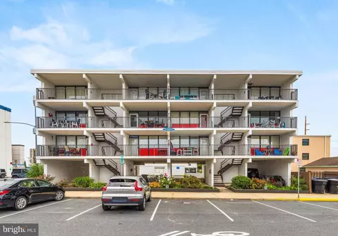 9 127th St #201, Ocean City, MD 21842