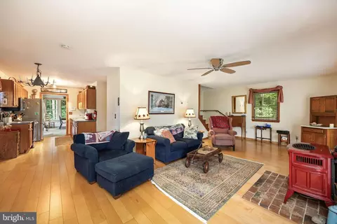 Living - 10376 Georgetown Rd, Berlin, MD 21811 photo 2 of 4