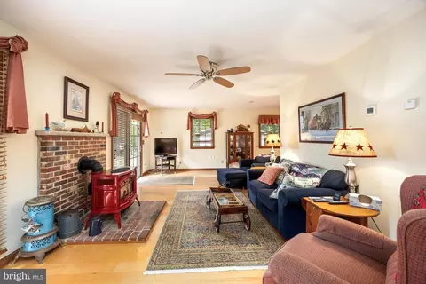 Living - 10376 Georgetown Rd, Berlin, MD 21811 photo 4 of 4