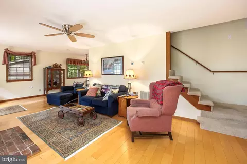 Living - 10376 Georgetown Rd, Berlin, MD 21811 photo 3 of 4