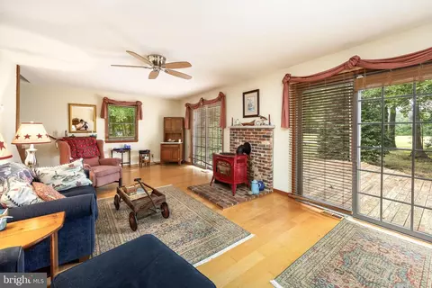Living - 10376 Georgetown Rd, Berlin, MD 21811 photo 1 of 4