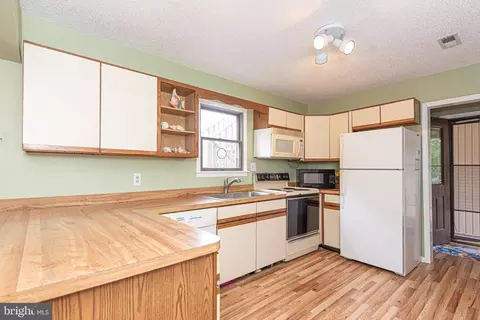 Kitchen - 2 Windjammer Rd, Ocean Pines, MD 21811 photo 2 of 4