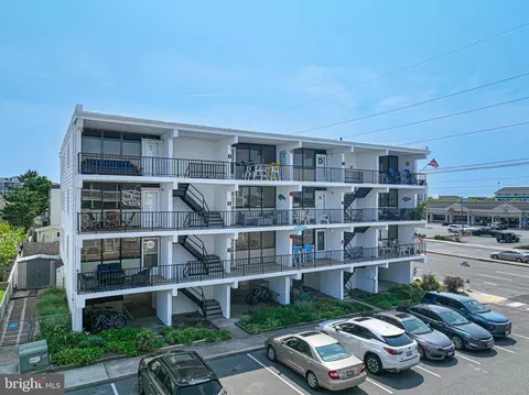 15 128th St #203, Ocean City, MD 21842