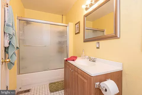Bath - 11 Seafarer Ln, Ocean Pines, MD 21811 photo 5 of 6