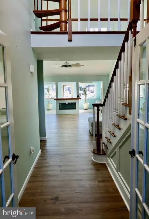 Entry Way - 20 E Mallard Dr E, Berlin, MD 21811 photo 2 of 5