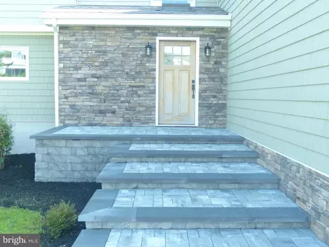 Exterior - 20 E Mallard Dr E, Berlin, MD 21811 photo 2 of 4