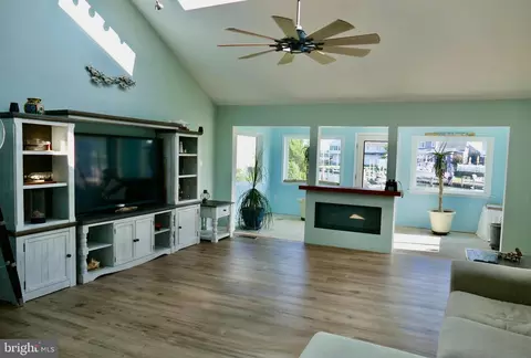 Living - 20 E Mallard Dr E, Berlin, MD 21811 photo 2 of 2