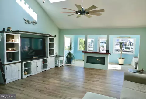 Living - 20 E Mallard Dr E, Berlin, MD 21811 photo 2 of 3