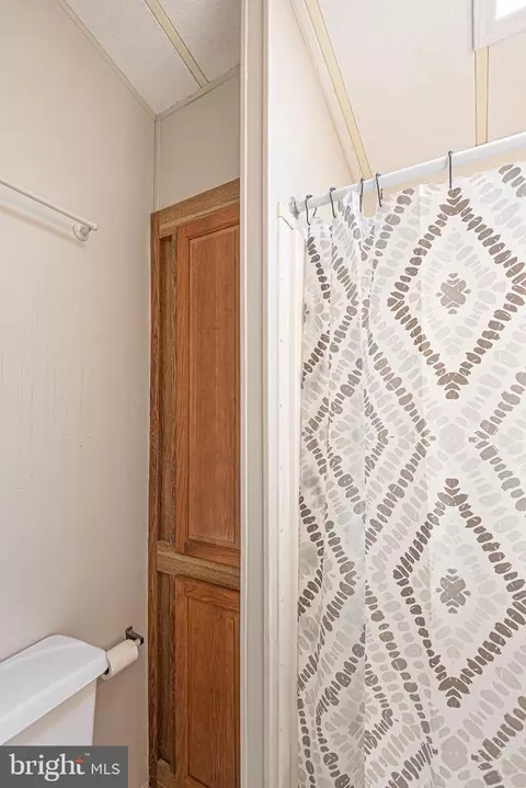 Bath - 122 Skipjack Cir, Berlin, MD 21811 photo 2 of 4