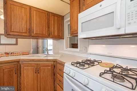 Kitchen - 122 Skipjack Cir, Berlin, MD 21811 photo 3 of 4